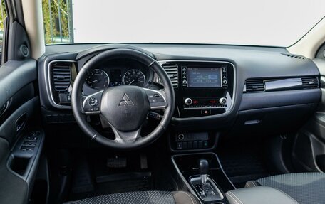 Mitsubishi Outlander III рестайлинг 3, 2020 год, 2 099 000 рублей, 8 фотография
