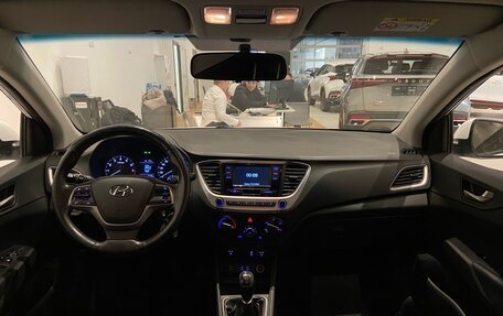 Hyundai Solaris II рестайлинг, 2017 год, 1 380 000 рублей, 24 фотография