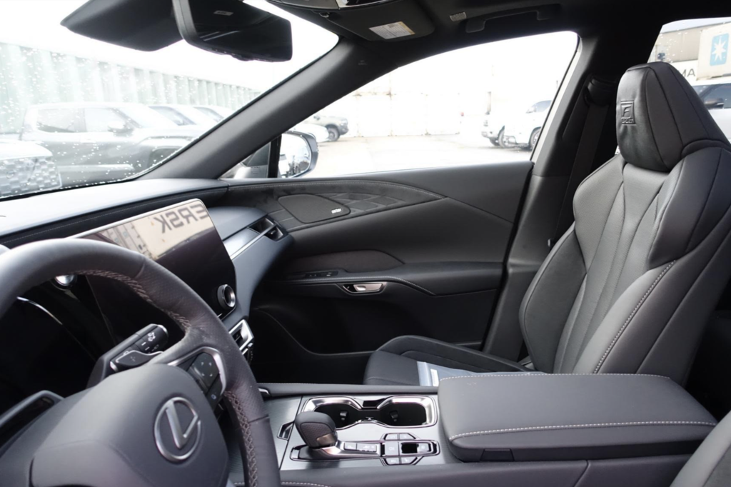 Lexus RX IV рестайлинг, 2024 год, 11 000 000 рублей, 5 фотография
