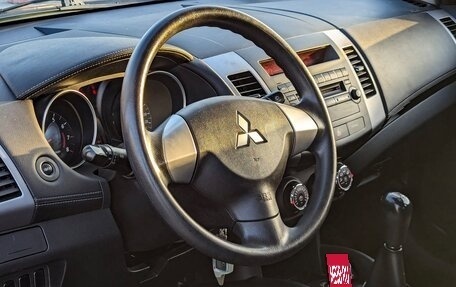 Mitsubishi Outlander III рестайлинг 3, 2011 год, 1 940 000 рублей, 12 фотография
