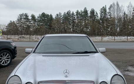 Mercedes-Benz E-Класс, 1999 год, 340 000 рублей, 1 фотография