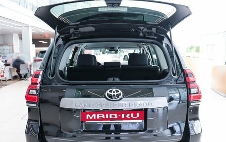 Toyota Land Cruiser Prado 150 рестайлинг 2, 2023 год, 8 650 000 рублей, 9 фотография