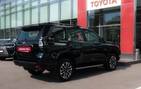 Toyota Land Cruiser Prado 150 рестайлинг 2, 2023 год, 9 150 000 рублей, 5 фотография