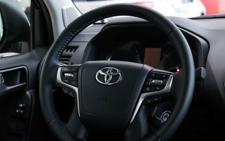 Toyota Land Cruiser Prado 150 рестайлинг 2, 2023 год, 8 650 000 рублей, 17 фотография