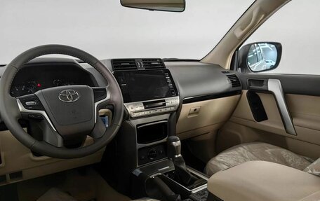 Toyota Land Cruiser Prado 150 рестайлинг 2, 2022 год, 8 600 000 рублей, 9 фотография