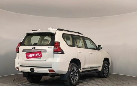 Toyota Land Cruiser Prado 150 рестайлинг 2, 2022 год, 8 600 000 рублей, 6 фотография