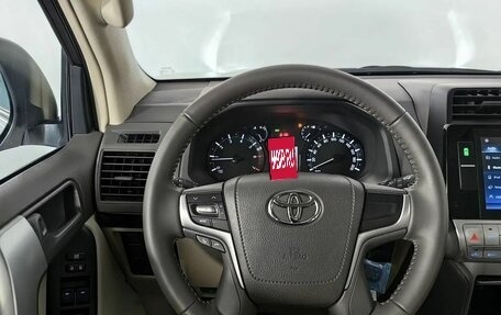 Toyota Land Cruiser Prado 150 рестайлинг 2, 2022 год, 8 600 000 рублей, 11 фотография