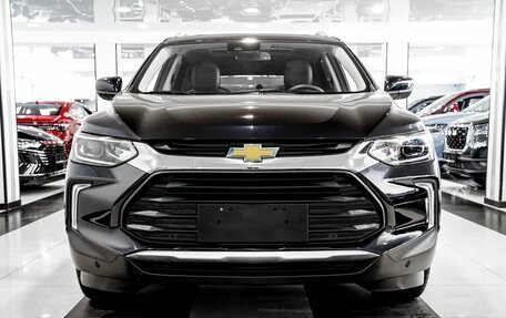 Chevrolet Tracker, 2023 год, 2 489 000 рублей, 2 фотография