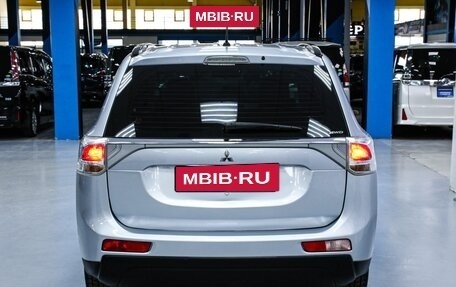 Mitsubishi Outlander III рестайлинг 3, 2012 год, 1 788 000 рублей, 10 фотография
