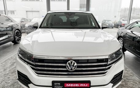 Volkswagen Touareg III, 2018 год, 6 249 000 рублей, 2 фотография