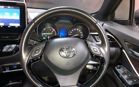 Toyota C-HR I рестайлинг, 2018 год, 2 350 000 рублей, 12 фотография