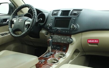 Toyota Highlander III, 2012 год, 2 390 000 рублей, 3 фотография