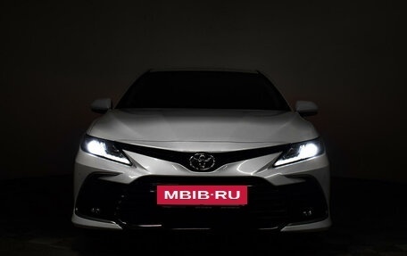 Toyota Camry, 2021 год, 3 420 000 рублей, 4 фотография
