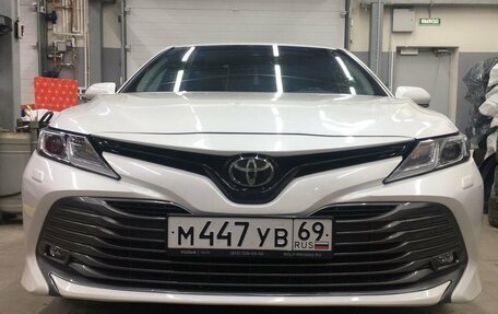 Toyota Camry, 2018 год, 2 747 000 рублей, 3 фотография