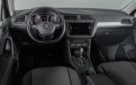 Volkswagen Tiguan II, 2020 год, 2 724 000 рублей, 6 фотография