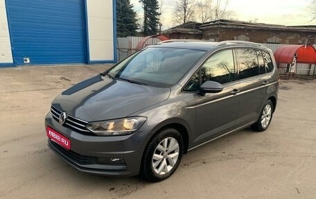 Volkswagen Touran III, 2018 год, 2 200 000 рублей, 1 фотография