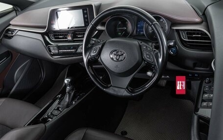 Toyota C-HR I рестайлинг, 2017 год, 2 310 000 рублей, 12 фотография