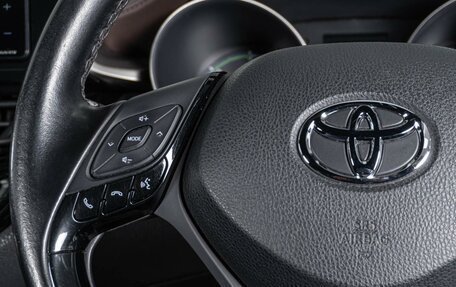 Toyota C-HR I рестайлинг, 2017 год, 2 310 000 рублей, 19 фотография