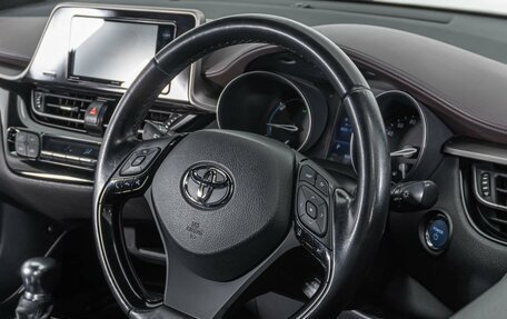 Toyota C-HR I рестайлинг, 2017 год, 2 310 000 рублей, 22 фотография