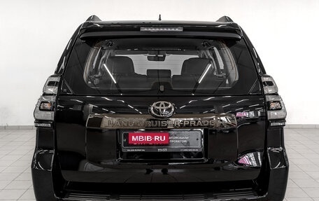 Toyota Land Cruiser Prado 150 рестайлинг 2, 2023 год, 8 000 000 рублей, 6 фотография