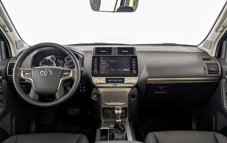 Toyota Land Cruiser Prado 150 рестайлинг 2, 2023 год, 8 000 000 рублей, 14 фотография