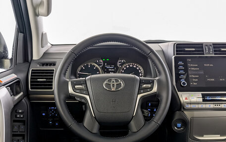 Toyota Land Cruiser Prado 150 рестайлинг 2, 2023 год, 8 000 000 рублей, 22 фотография