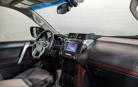 Toyota Land Cruiser Prado 150 рестайлинг 2, 2015 год, 3 740 000 рублей, 29 фотография