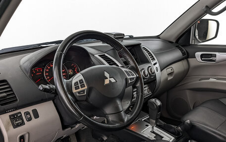 Mitsubishi Pajero Sport II рестайлинг, 2013 год, 2 595 000 рублей, 15 фотография