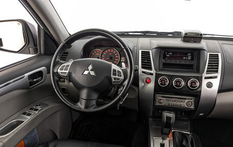 Mitsubishi Pajero Sport II рестайлинг, 2013 год, 2 595 000 рублей, 21 фотография