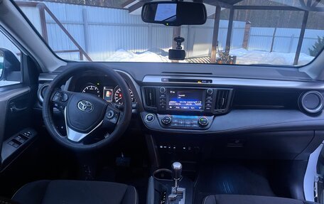Toyota RAV4, 2018 год, 2 599 000 рублей, 6 фотография
