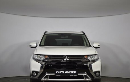 Mitsubishi Outlander III рестайлинг 3, 2022 год, 3 700 000 рублей, 2 фотография