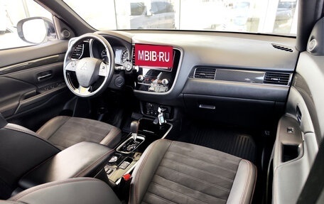 Mitsubishi Outlander III рестайлинг 3, 2020 год, 2 840 000 рублей, 5 фотография