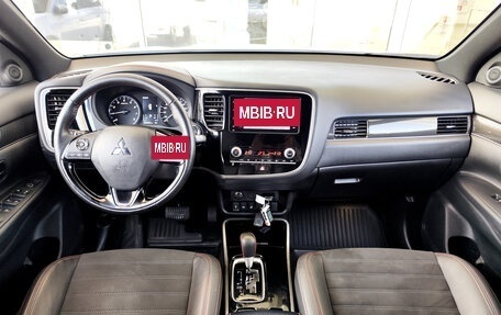 Mitsubishi Outlander III рестайлинг 3, 2020 год, 2 840 000 рублей, 6 фотография