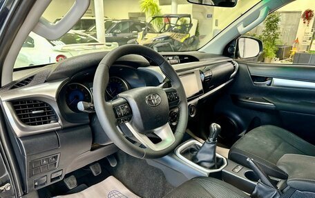 Toyota Hilux VIII, 2015 год, 2 525 000 рублей, 8 фотография