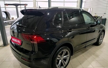Volkswagen Tiguan II, 2018 год, 3 370 000 рублей, 3 фотография