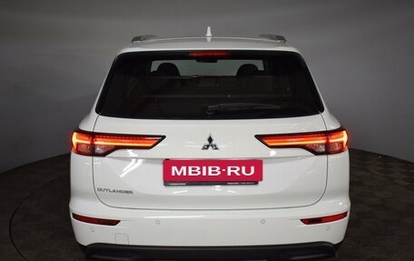 Mitsubishi Outlander, 2023 год, 5 300 000 рублей, 16 фотография