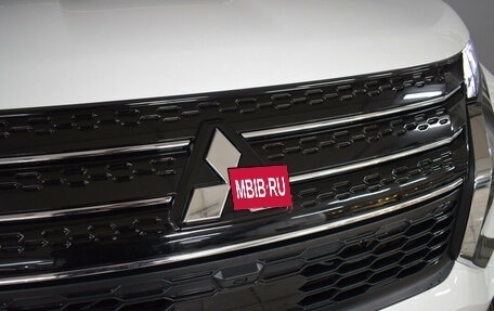 Mitsubishi Outlander, 2023 год, 5 300 000 рублей, 13 фотография