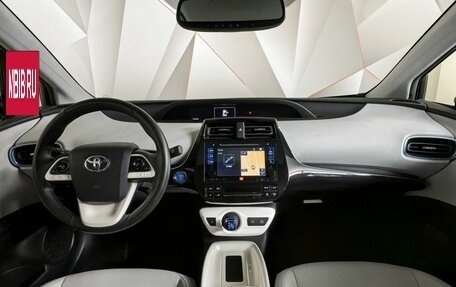 Toyota Prius IV XW50, 2016 год, 1 849 000 рублей, 13 фотография