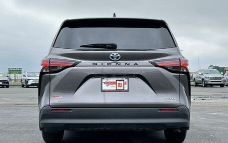 Toyota Sienna, 2021 год, 4 837 000 рублей, 6 фотография