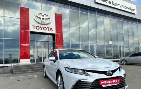 Toyota Camry, 2023 год, 5 650 000 рублей, 2 фотография