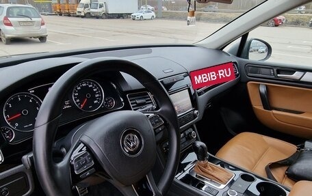Volkswagen Touareg III, 2011 год, 2 050 000 рублей, 8 фотография