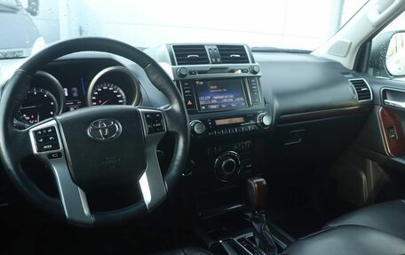 Toyota Land Cruiser Prado 150 рестайлинг 2, 2015 год, 3 324 000 рублей, 6 фотография