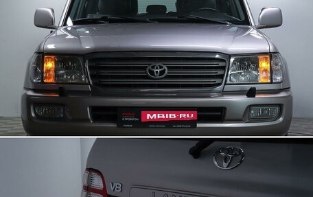 Toyota Land Cruiser 100 рестайлинг 2, 2004 год, 2 268 000 рублей, 18 фотография