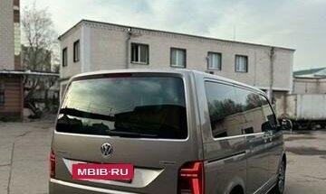 Volkswagen Multivan T6 рестайлинг, 2020 год, 6 000 000 рублей, 3 фотография