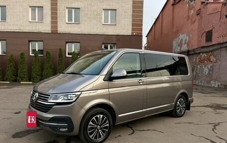 Volkswagen Multivan T6 рестайлинг, 2020 год, 6 000 000 рублей, 2 фотография