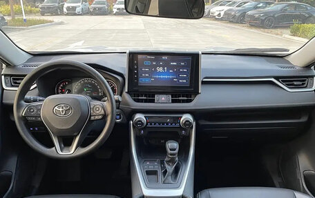 Toyota RAV4, 2020 год, 2 430 000 рублей, 8 фотография