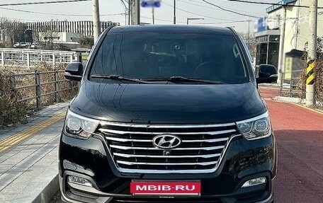 Hyundai H-1 II рестайлинг, 2019 год, 2 962 000 рублей, 3 фотография