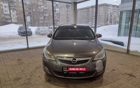 Opel Astra J, 2011 год, 625 000 рублей, 2 фотография