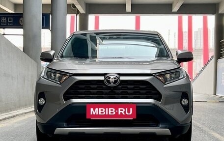 Toyota RAV4, 2021 год, 2 990 000 рублей, 2 фотография