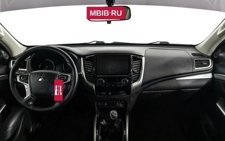 Mitsubishi Pajero Sport III рестайлинг, 2019 год, 3 519 444 рублей, 13 фотография